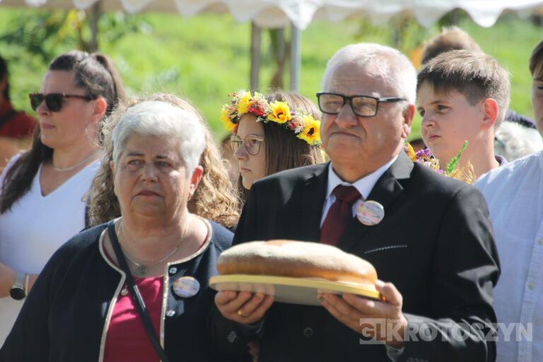 Święto plonów w gminie Zduny. Barwny korowód, tradycyjne obrzędy i muzyczna zabawa w Perzycach