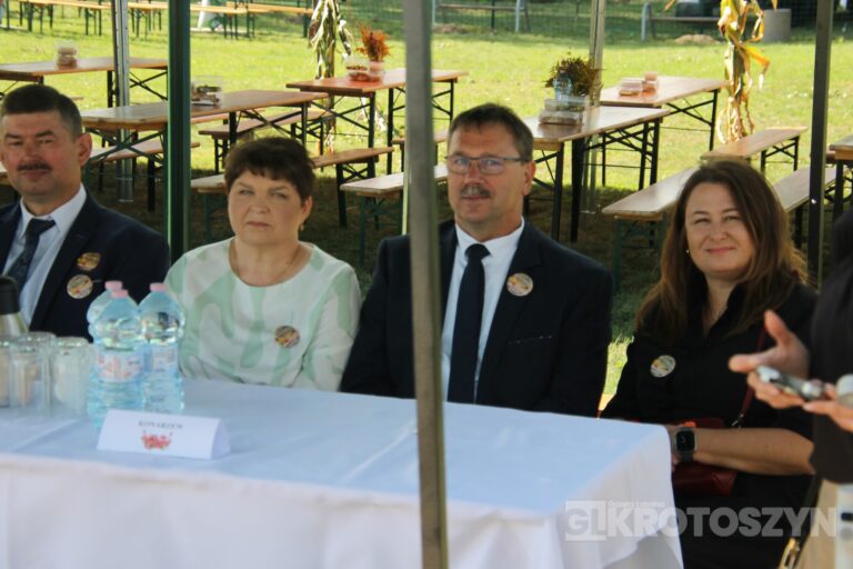 Święto plonów w gminie Zduny. Barwny korowód, tradycyjne obrzędy i muzyczna zabawa w Perzycach