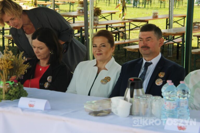 Święto plonów w gminie Zduny. Barwny korowód, tradycyjne obrzędy i muzyczna zabawa w Perzycach