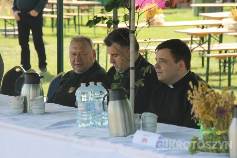 Święto plonów w gminie Zduny. Barwny korowód, tradycyjne obrzędy i muzyczna zabawa w Perzycach