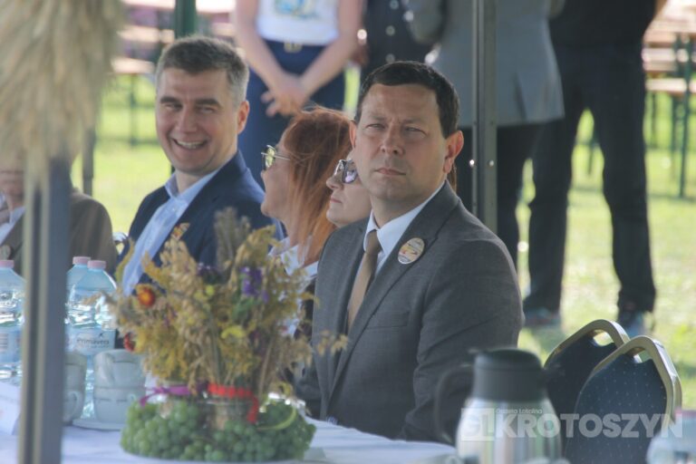 Święto plonów w gminie Zduny. Barwny korowód, tradycyjne obrzędy i muzyczna zabawa w Perzycach