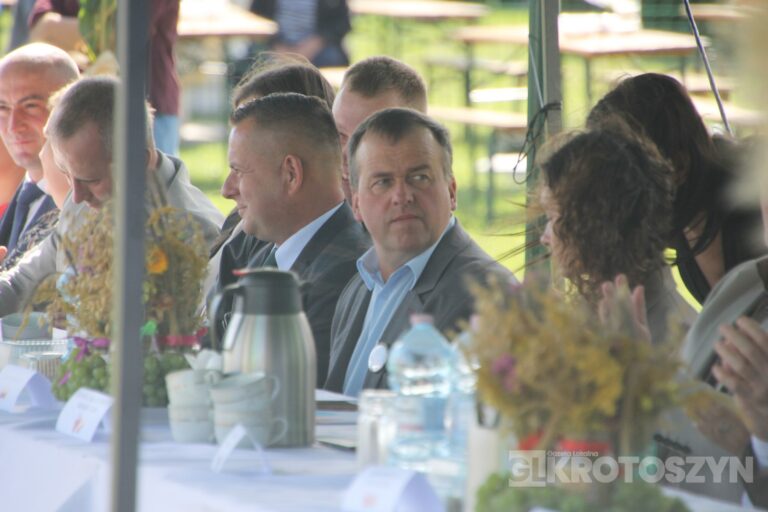 Święto plonów w gminie Zduny. Barwny korowód, tradycyjne obrzędy i muzyczna zabawa w Perzycach