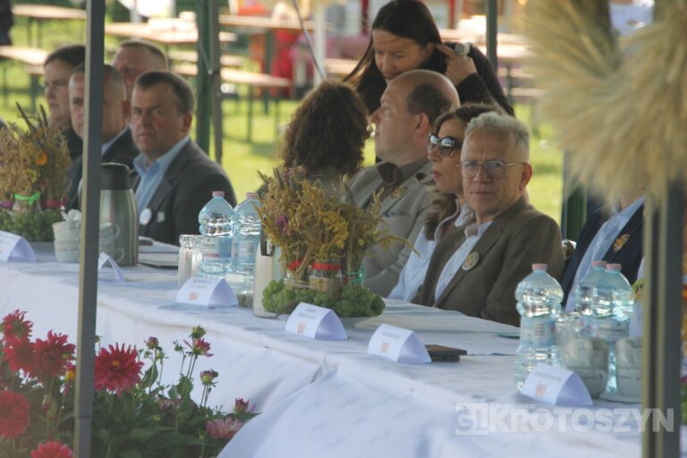Święto plonów w gminie Zduny. Barwny korowód, tradycyjne obrzędy i muzyczna zabawa w Perzycach