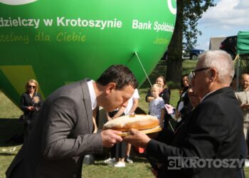 Święto plonów w gminie Zduny. Barwny korowód, tradycyjne obrzędy i muzyczna zabawa w Perzycach