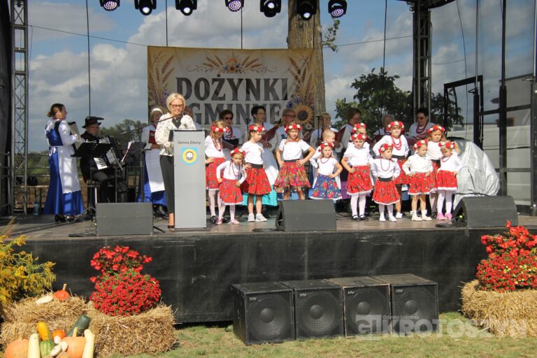 Święto plonów w gminie Zduny. Barwny korowód, tradycyjne obrzędy i muzyczna zabawa w Perzycach