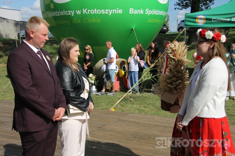 Święto plonów w gminie Zduny. Barwny korowód, tradycyjne obrzędy i muzyczna zabawa w Perzycach