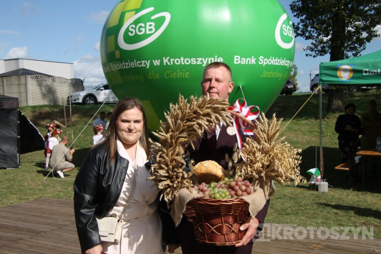 Święto plonów w gminie Zduny. Barwny korowód, tradycyjne obrzędy i muzyczna zabawa w Perzycach