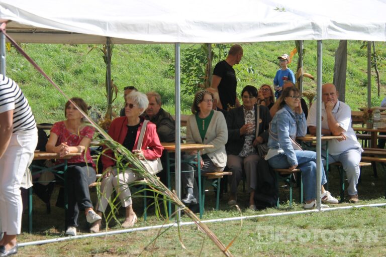 Święto plonów w gminie Zduny. Barwny korowód, tradycyjne obrzędy i muzyczna zabawa w Perzycach