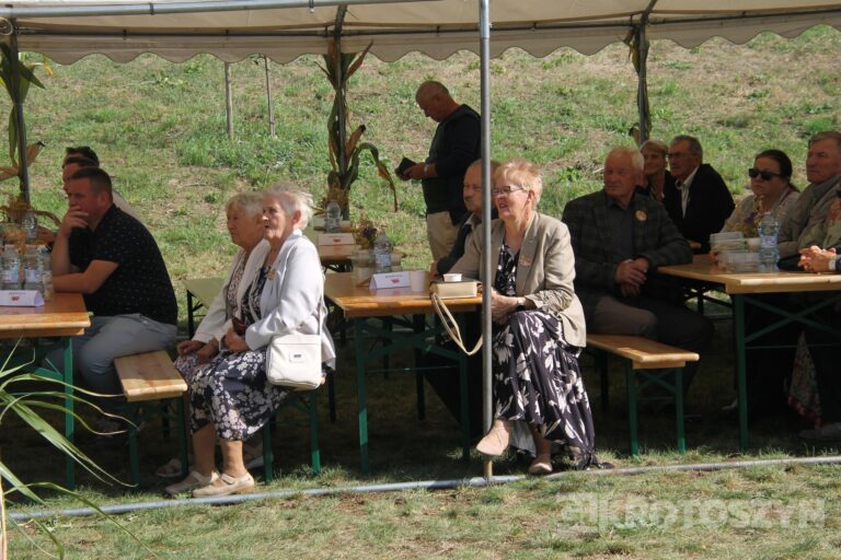 Święto plonów w gminie Zduny. Barwny korowód, tradycyjne obrzędy i muzyczna zabawa w Perzycach