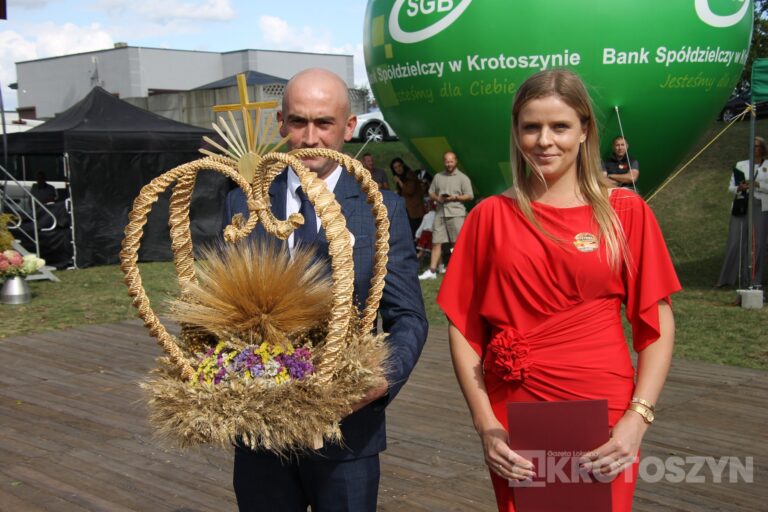 Święto plonów w gminie Zduny. Barwny korowód, tradycyjne obrzędy i muzyczna zabawa w Perzycach