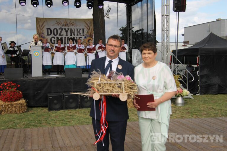 Święto plonów w gminie Zduny. Barwny korowód, tradycyjne obrzędy i muzyczna zabawa w Perzycach