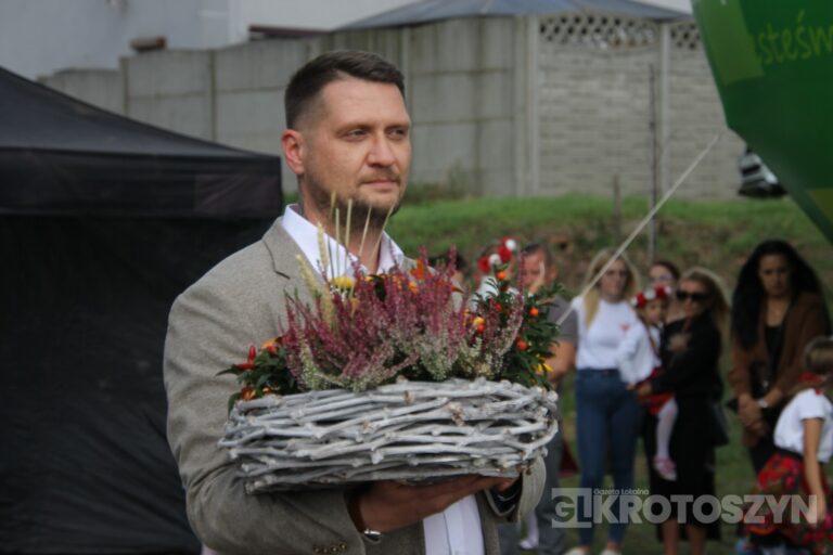 Święto plonów w gminie Zduny. Barwny korowód, tradycyjne obrzędy i muzyczna zabawa w Perzycach