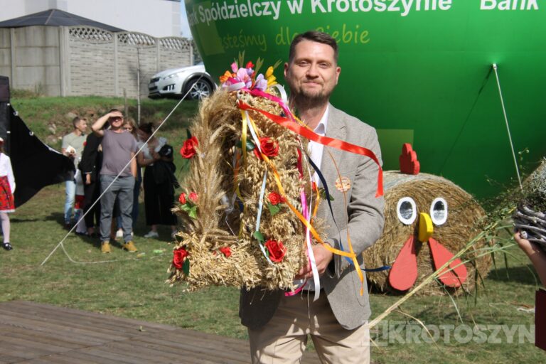 Święto plonów w gminie Zduny. Barwny korowód, tradycyjne obrzędy i muzyczna zabawa w Perzycach