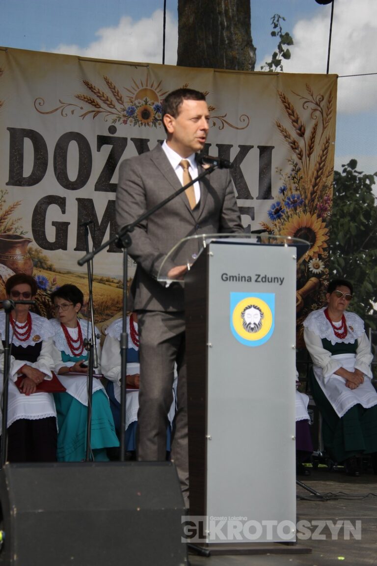 Święto plonów w gminie Zduny. Barwny korowód, tradycyjne obrzędy i muzyczna zabawa w Perzycach