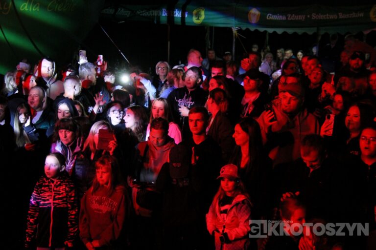 Święto plonów w gminie Zduny. Barwny korowód, tradycyjne obrzędy i muzyczna zabawa w Perzycach