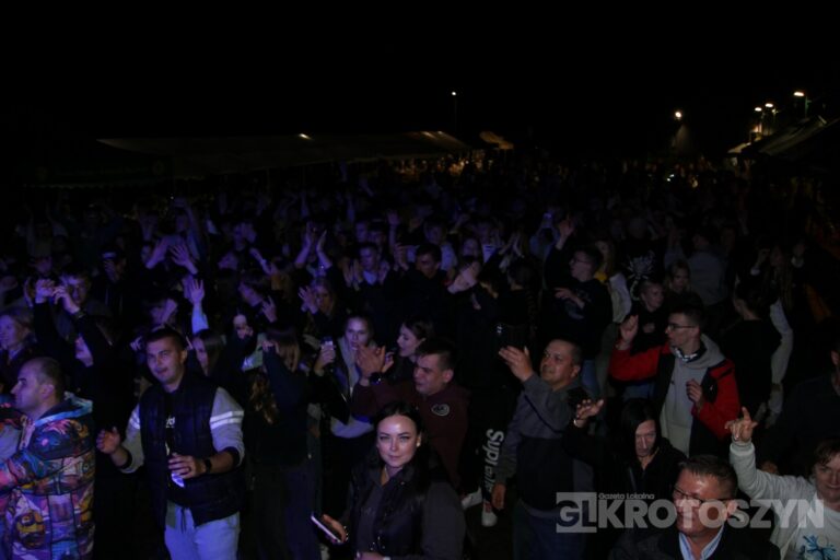 Święto plonów w gminie Zduny. Barwny korowód, tradycyjne obrzędy i muzyczna zabawa w Perzycach
