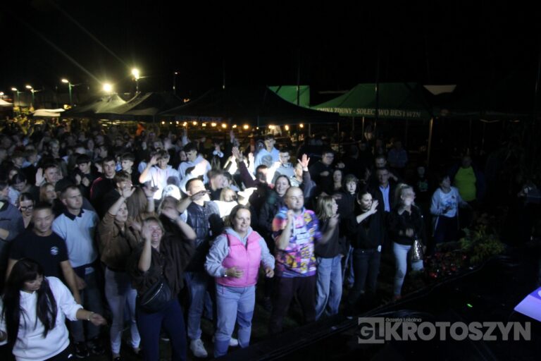 Święto plonów w gminie Zduny. Barwny korowód, tradycyjne obrzędy i muzyczna zabawa w Perzycach