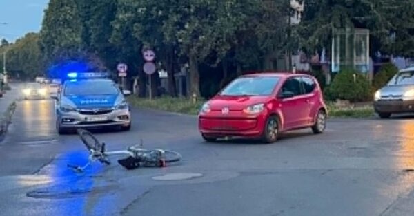 Wypadek na skrzyżowaniu w Krotoszynie. Rowerzystka wymagała pomocy medycznej